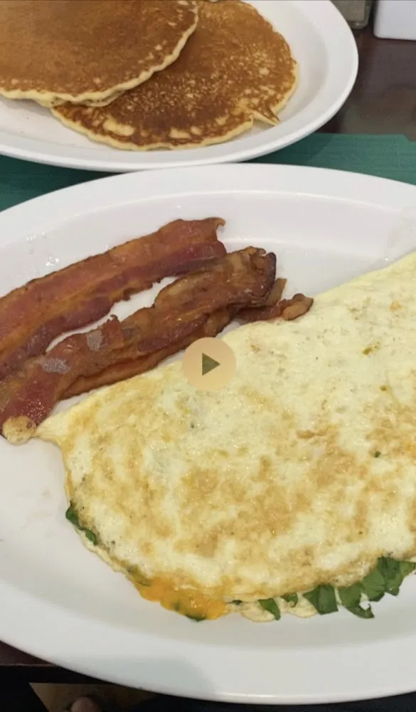 Scrambled Egg Omelette with Bacon